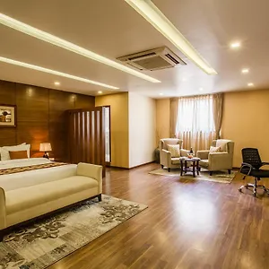 Hotel Yatri Suites&spa